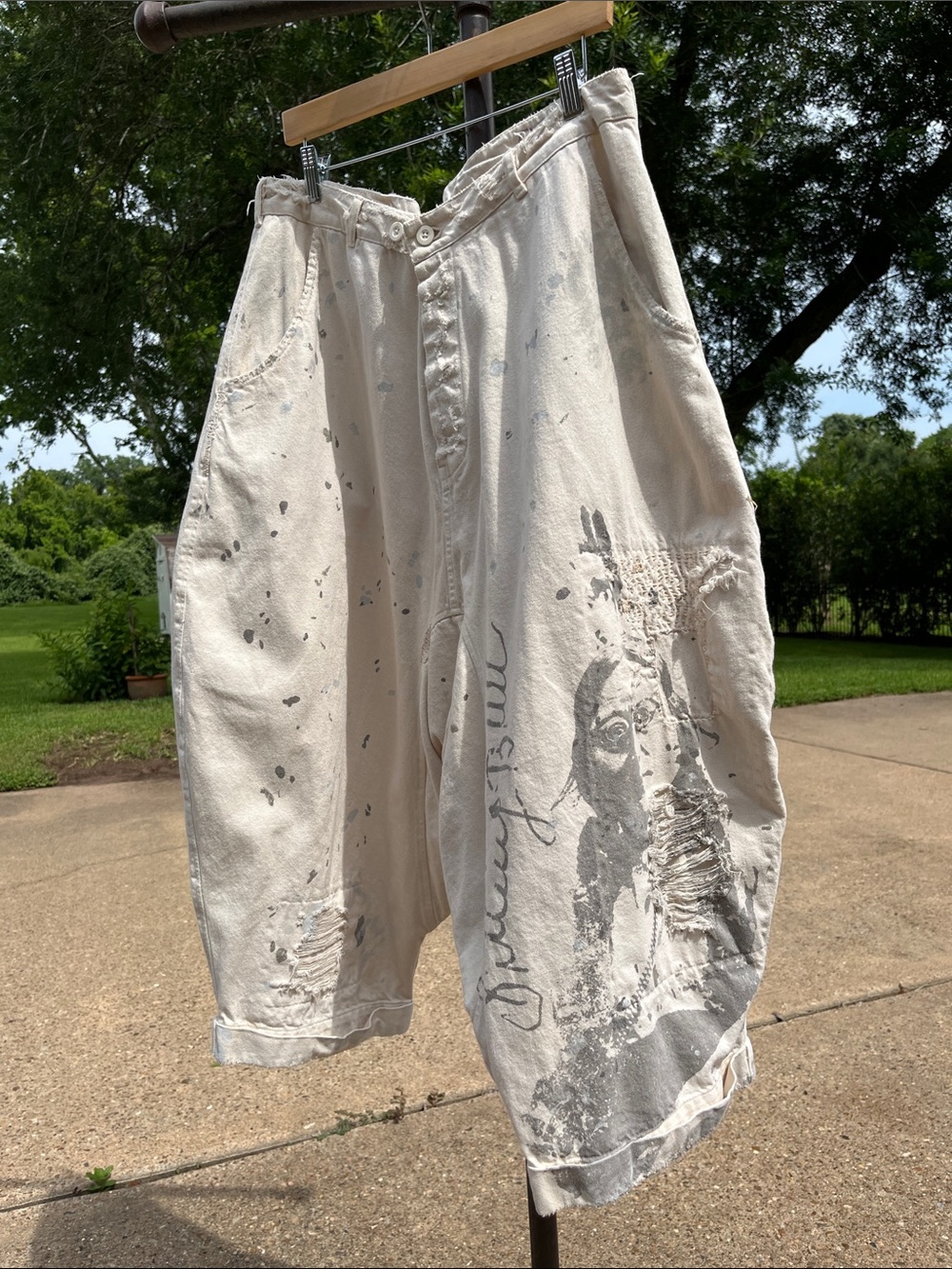 Paint-Splatter Graphic Drop-Crotch jeans in Cream